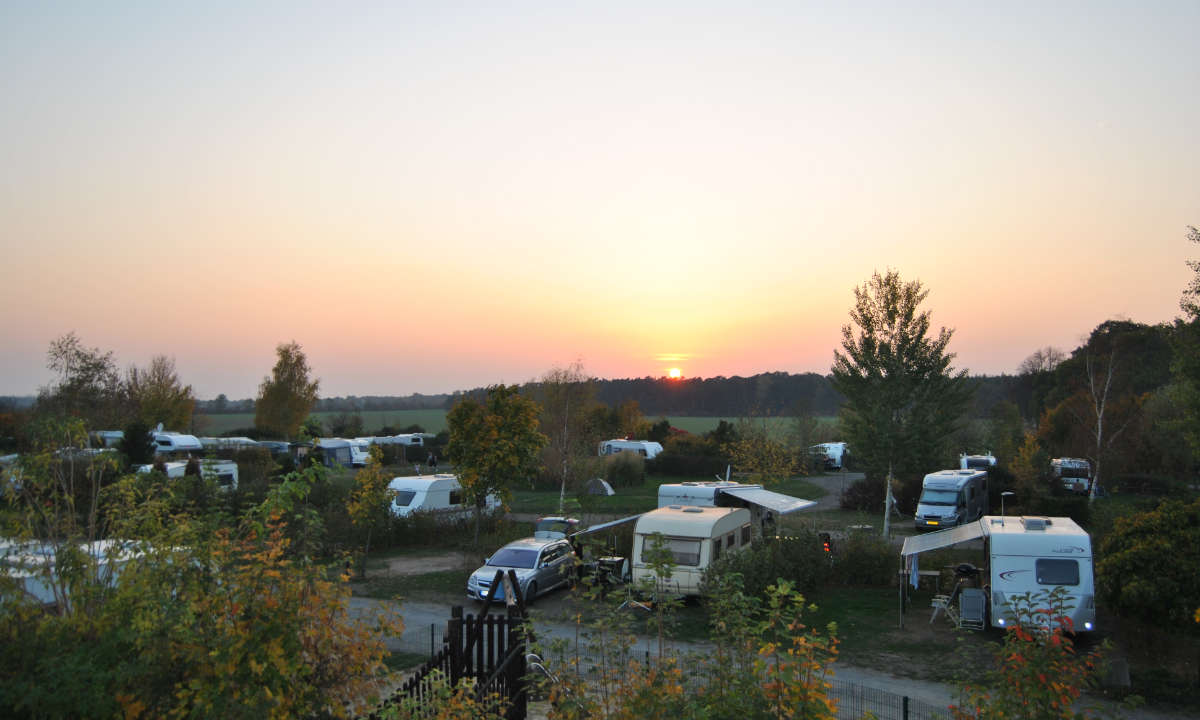 Sonnenuntergang ueber unserem Campingplatz